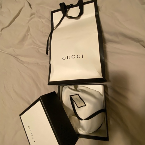 GUCCI belt Marmont leather with shiny gold buckle - Picture 4 of 13